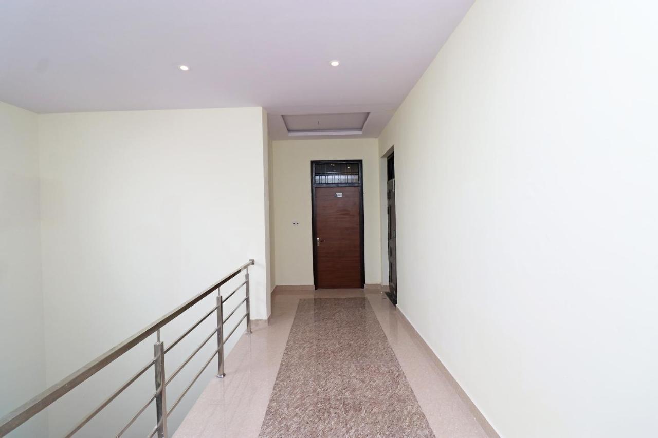 Capital O Hotel Royal Inn Near Gomti Riverfront Park Lucknow Bagian luar foto