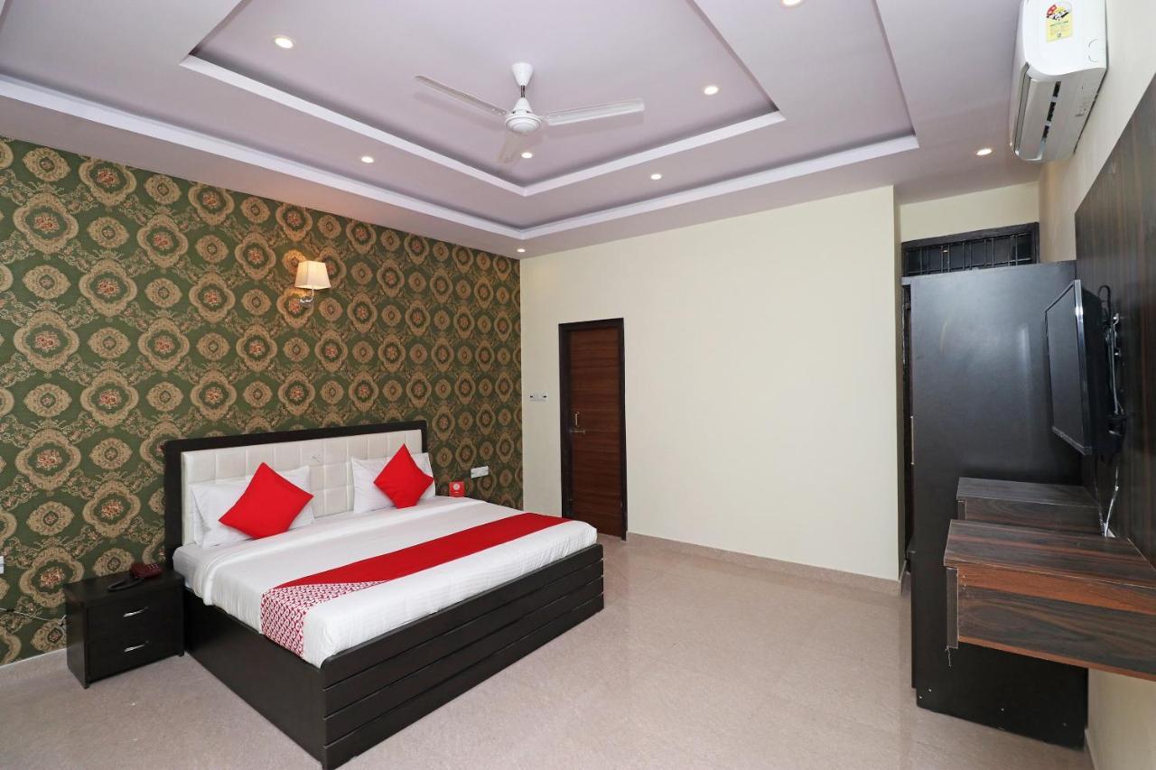 Capital O Hotel Royal Inn Near Gomti Riverfront Park Lucknow Bagian luar foto
