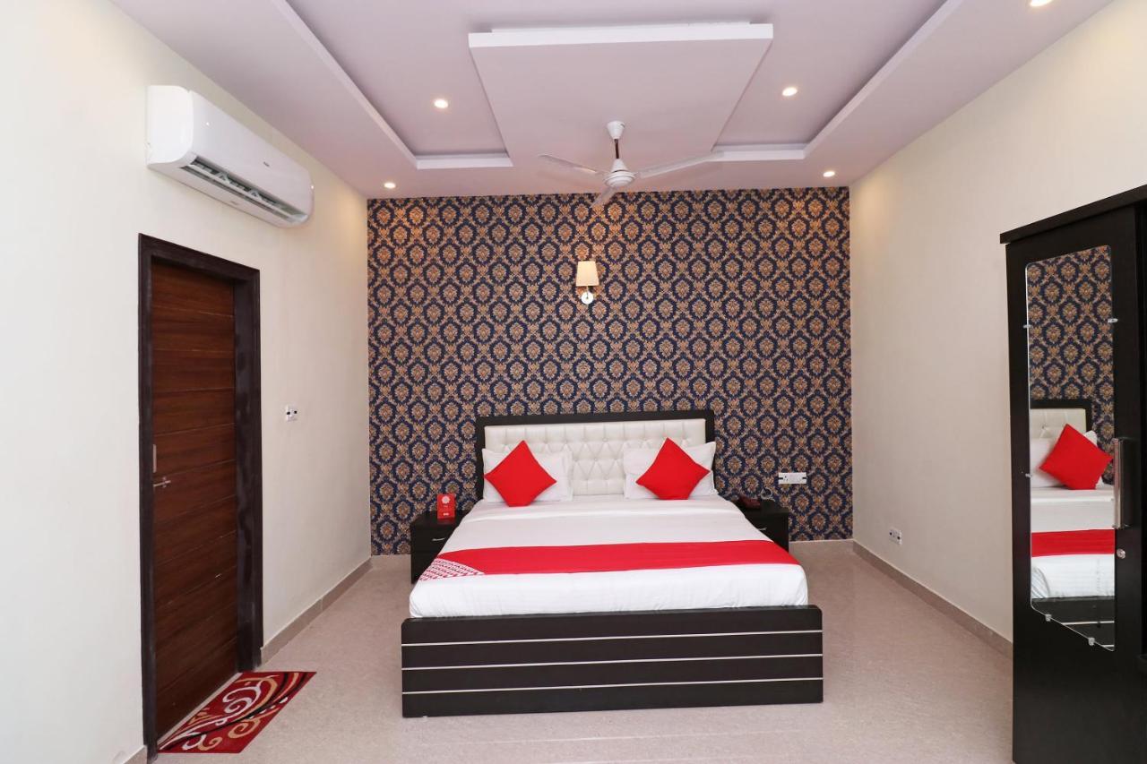 Capital O Hotel Royal Inn Near Gomti Riverfront Park Lucknow Bagian luar foto